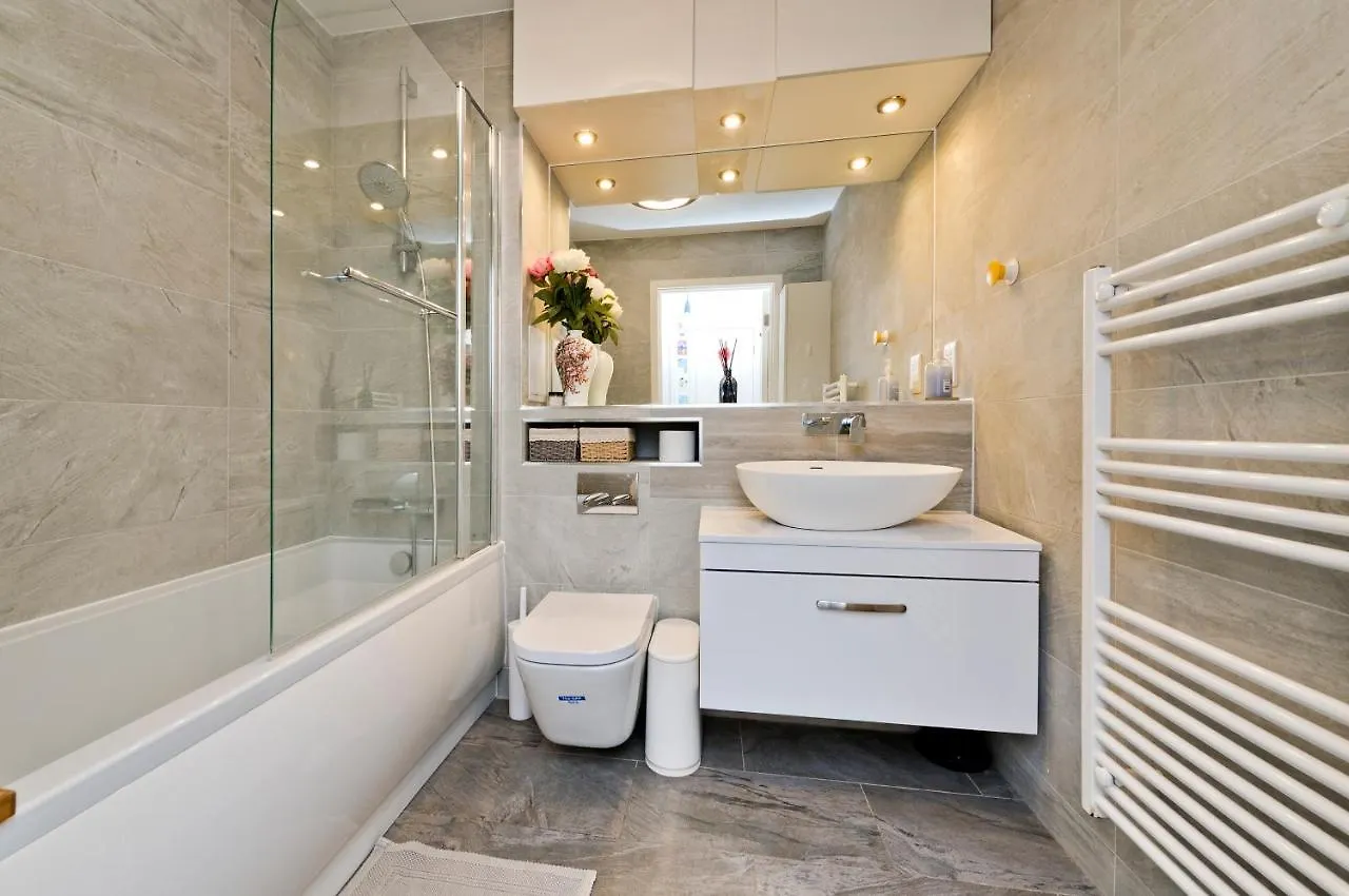 Bright Greenwich Flat Near Canary Wharf By Underthedoormat London Apartment
