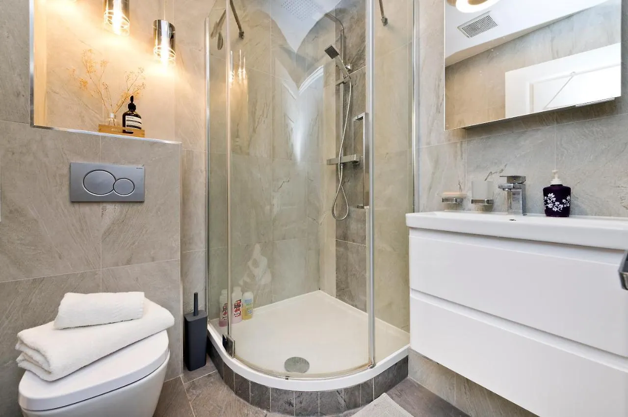 Apartment Bright Greenwich Flat Near Canary Wharf By Underthedoormat London United Kingdom