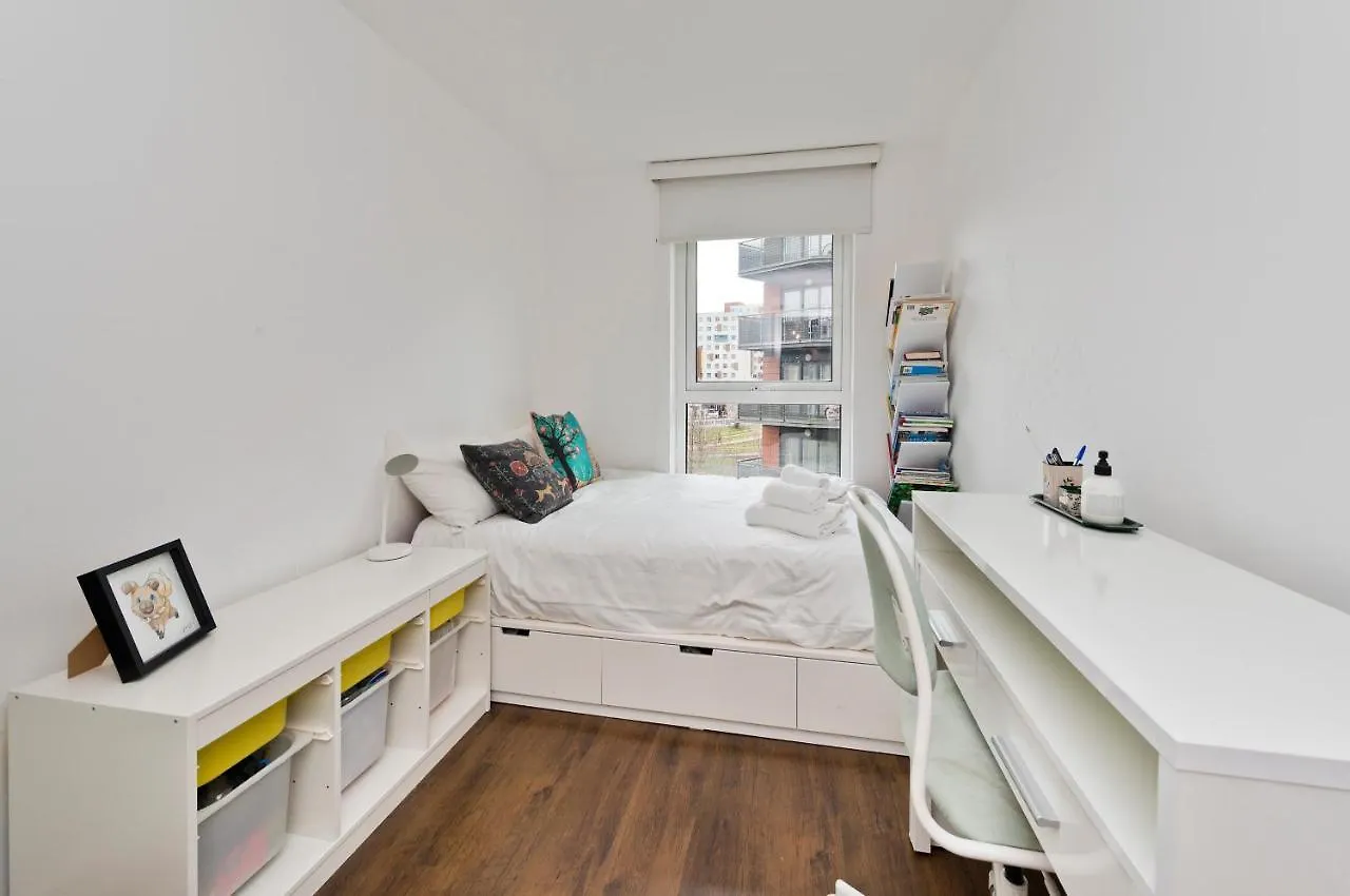 Bright Greenwich Flat Near Canary Wharf By Underthedoormat London United Kingdom